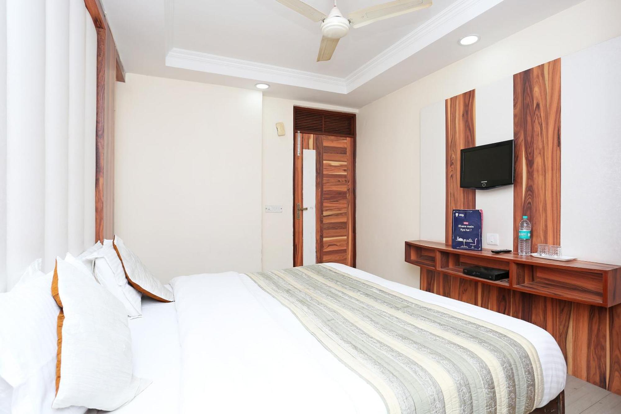 Oyo Flagship Hotel F Five New Delhi Exterior photo