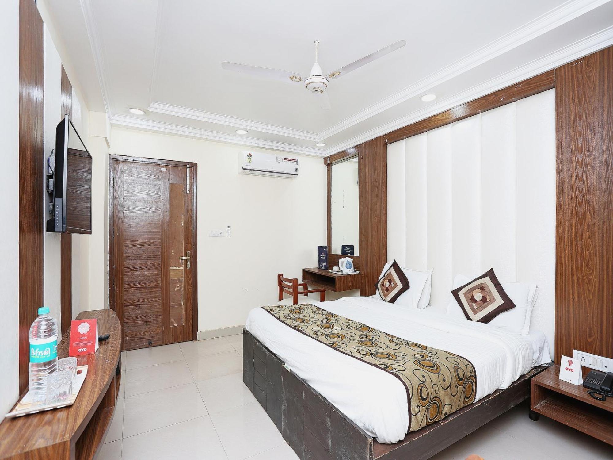 Oyo Flagship Hotel F Five New Delhi Exterior photo