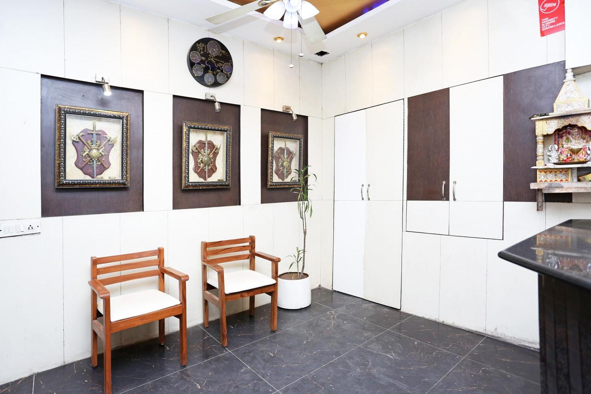 Oyo Flagship Hotel F Five New Delhi Exterior photo