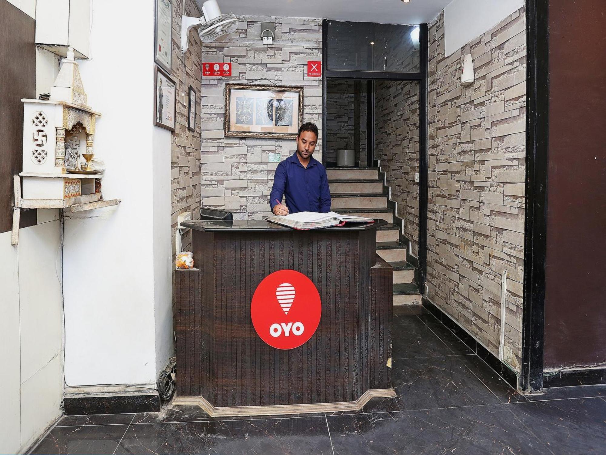 Oyo Flagship Hotel F Five New Delhi Exterior photo