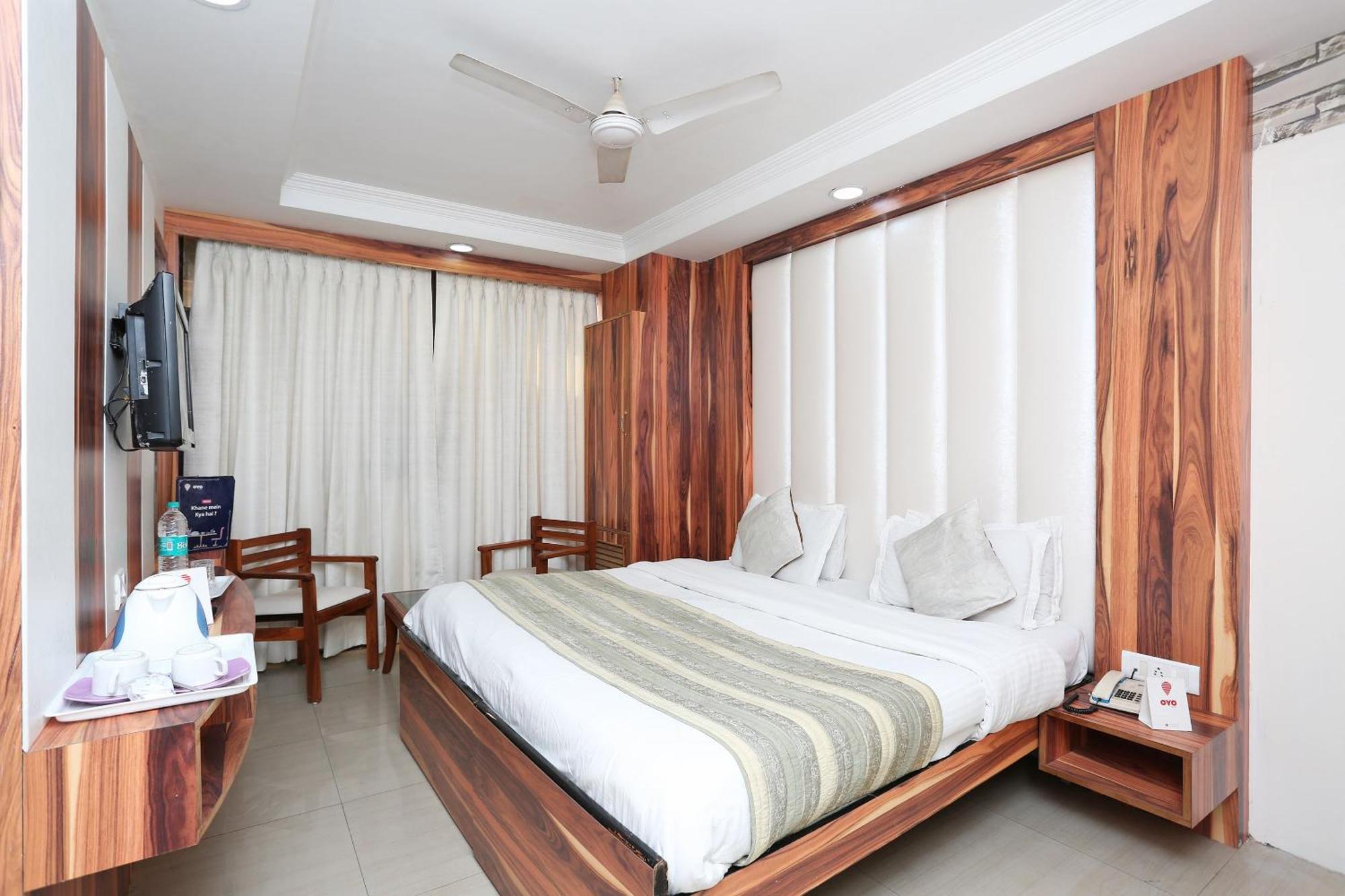 Oyo Flagship Hotel F Five New Delhi Exterior photo